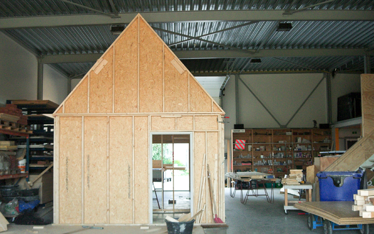 Aanbouw woning in timmerwerkplaats Bouwbedrijf van Asperen Bouw uit Sneek Friesland
